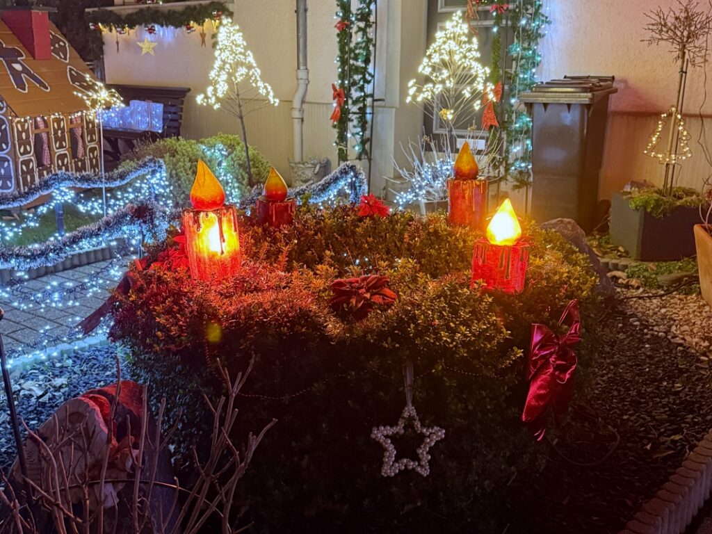 Adventskranz im Vorgarten